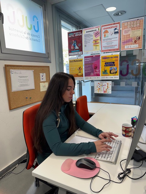 El CJCC incorpora a una nueva joven trabajadora gracias al programa de contratación de personas desempleadas en obra o servicio de interés general y social